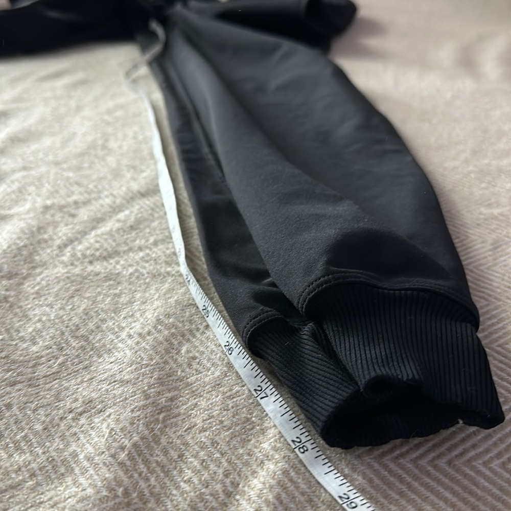 Lululemon short sleeve tee and joggers lot size 4 - Picture 9 of 16